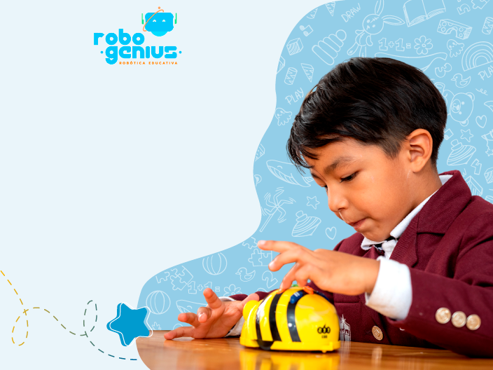 Alumno aprendiendo robótica con RoboGenius